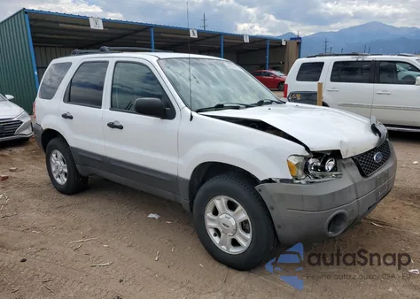 2005 Ford Escape Xlt z USA, uszkodzony, nr VIN 1FMYU93115KC21517